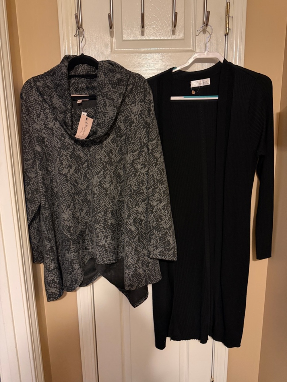 Philosophy Gray Patterned Cowl Neck Sweater Poncho / Time and Tru black sweater